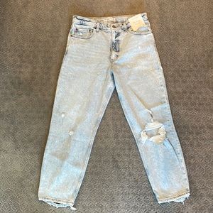 Abercrombie & Fitch The Mom High Rise Easy Fit Jean